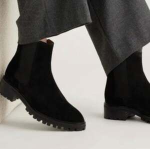 Quince Real Suede Leather Almond Toe black lug sole leather ankle boot size 10